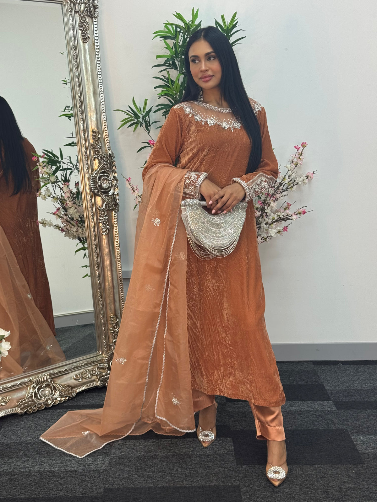 (Preorder 3/4 weeks) Deewani - Nude Velvet Pret