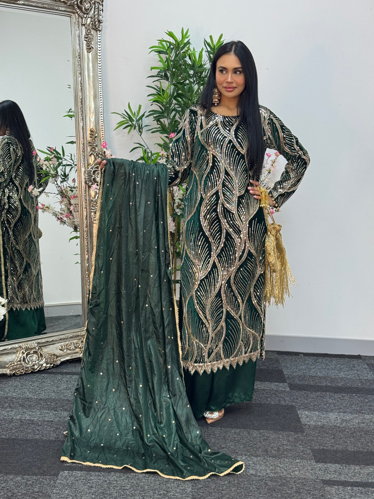 Pia - Cutdana Velvet- Green -