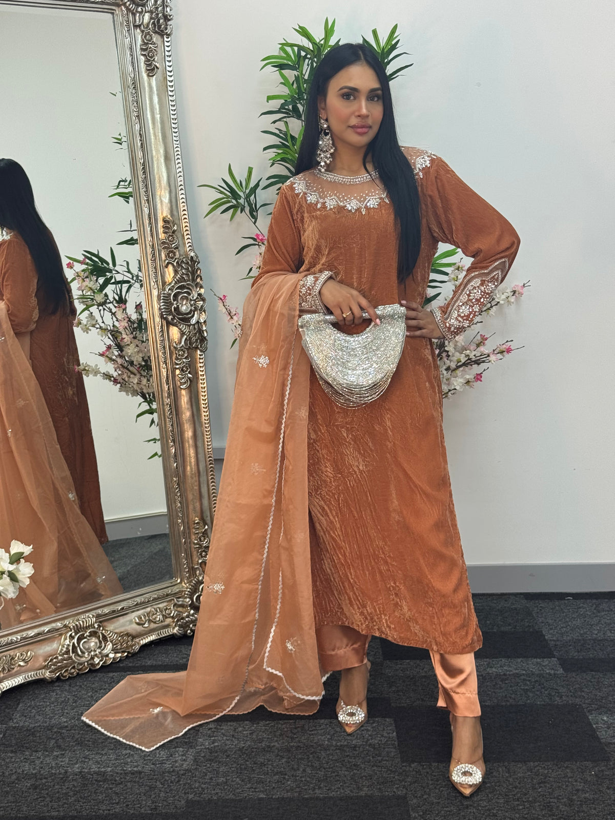 (Preorder 3/4 weeks) Deewani - Nude Velvet Pret