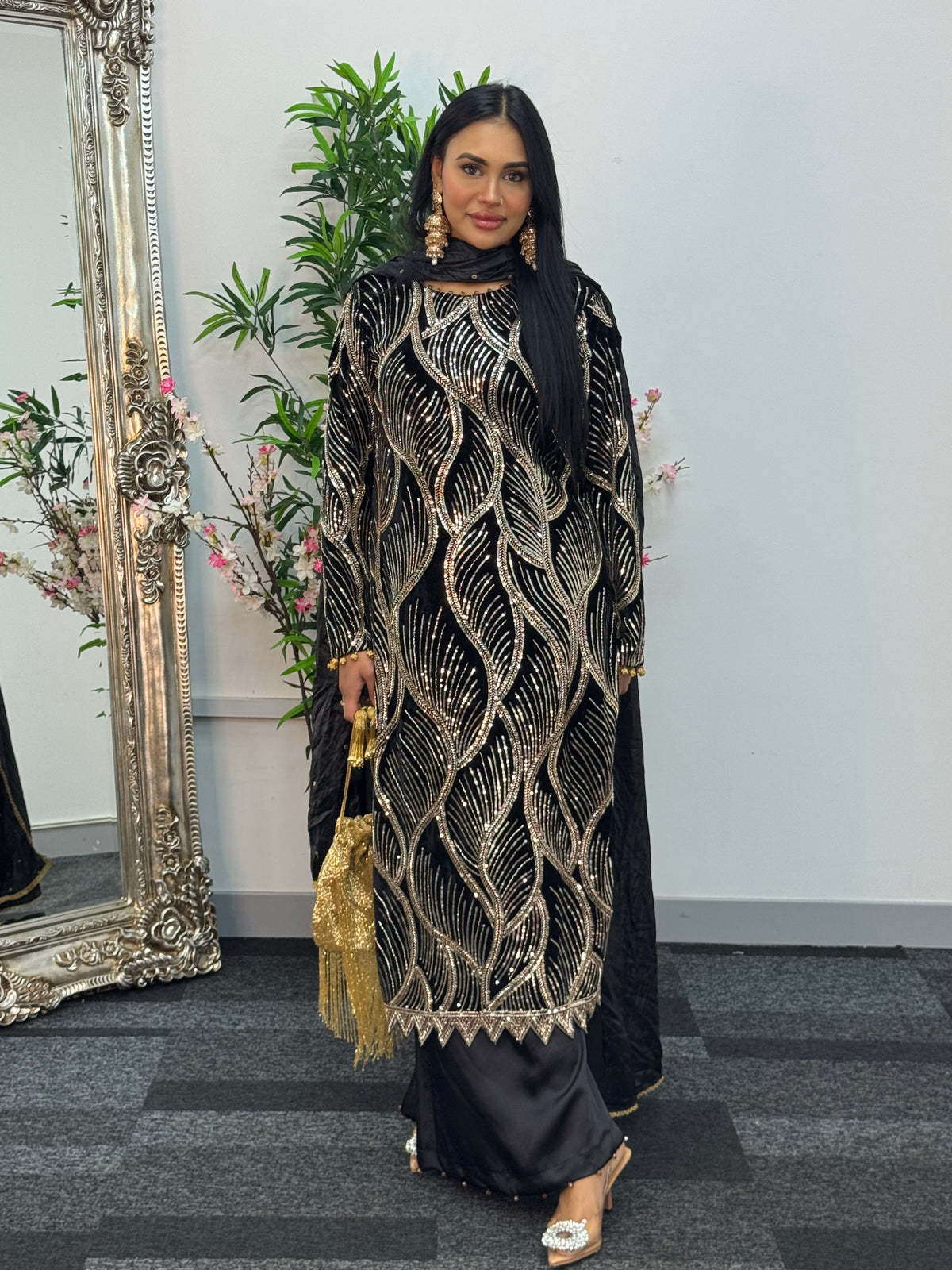 Pia - Cutdana Velvet- Black