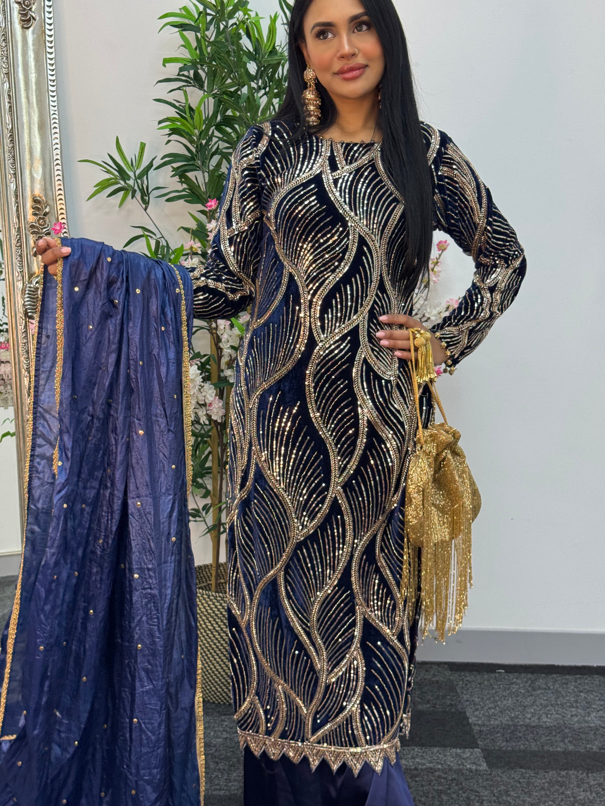 Pia - Cutdana Velvet- Navy