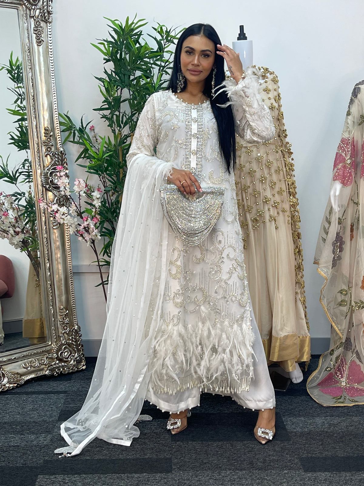 (Preorder now - 4 weeks) Mala - cutdana - White