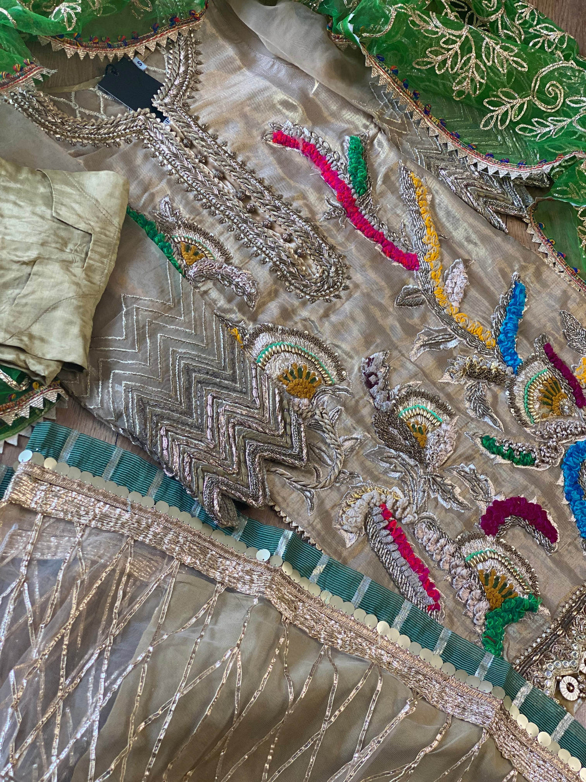 “Hara Dupatta” khudabaksh garara - Rang de Boutique