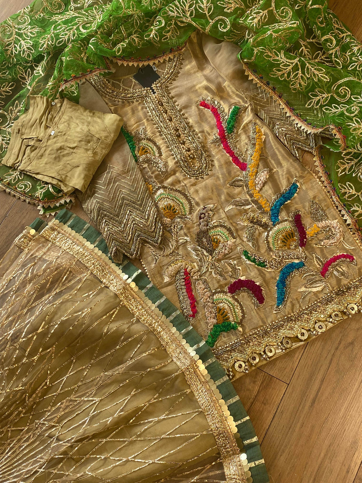 “Hara Dupatta” khudabaksh garara - Rang de Boutique