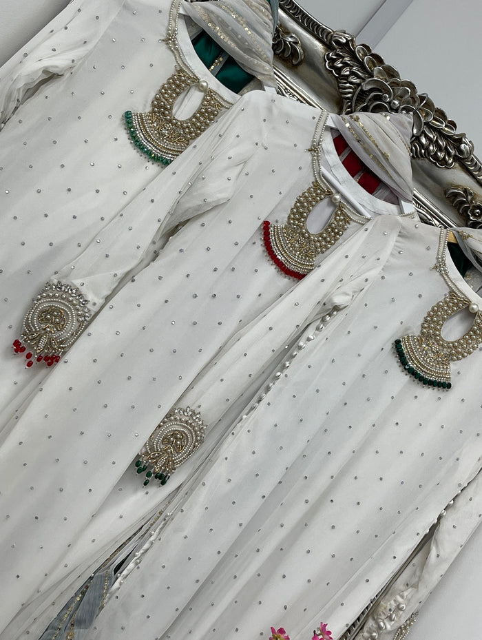 Laila- White - T