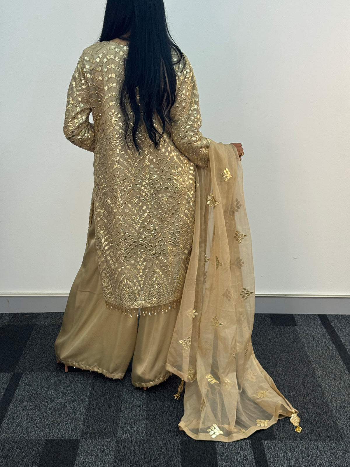 Husn - Gold