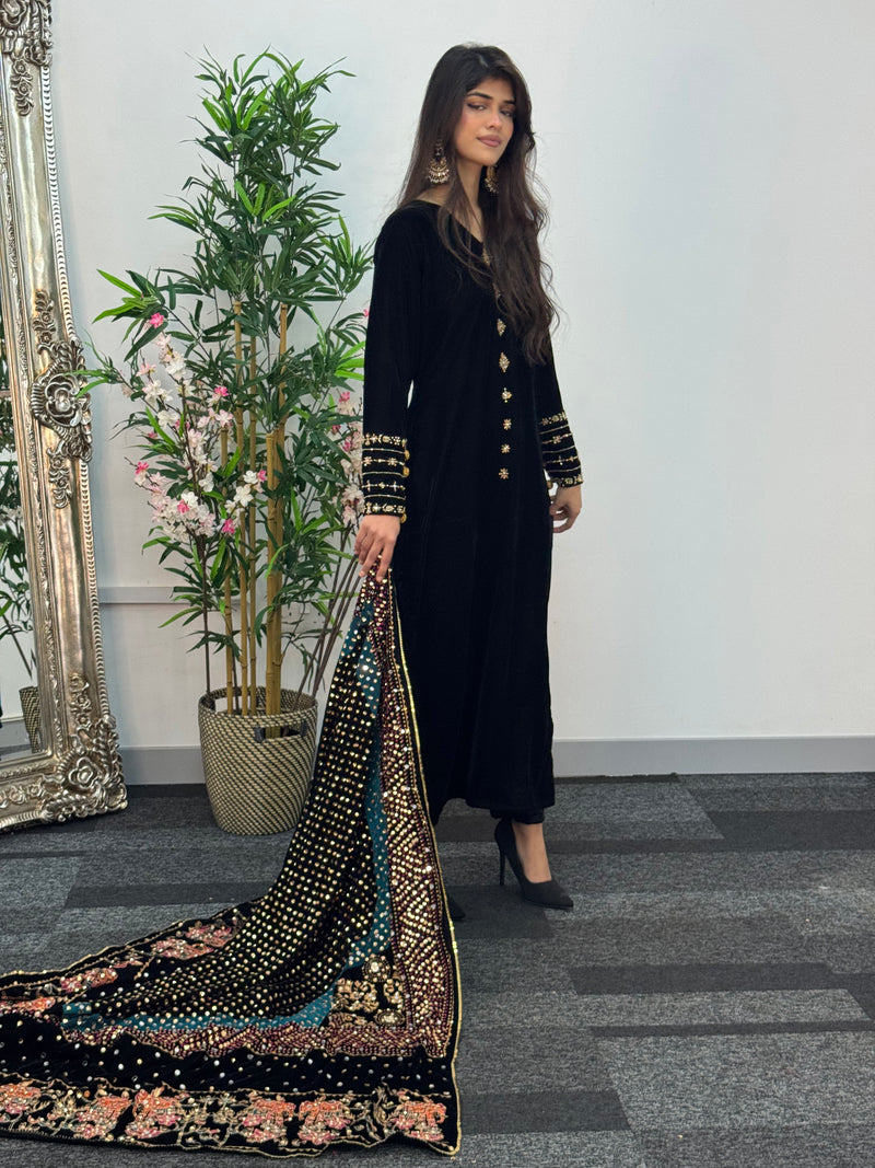 Komal - Velvet - Black