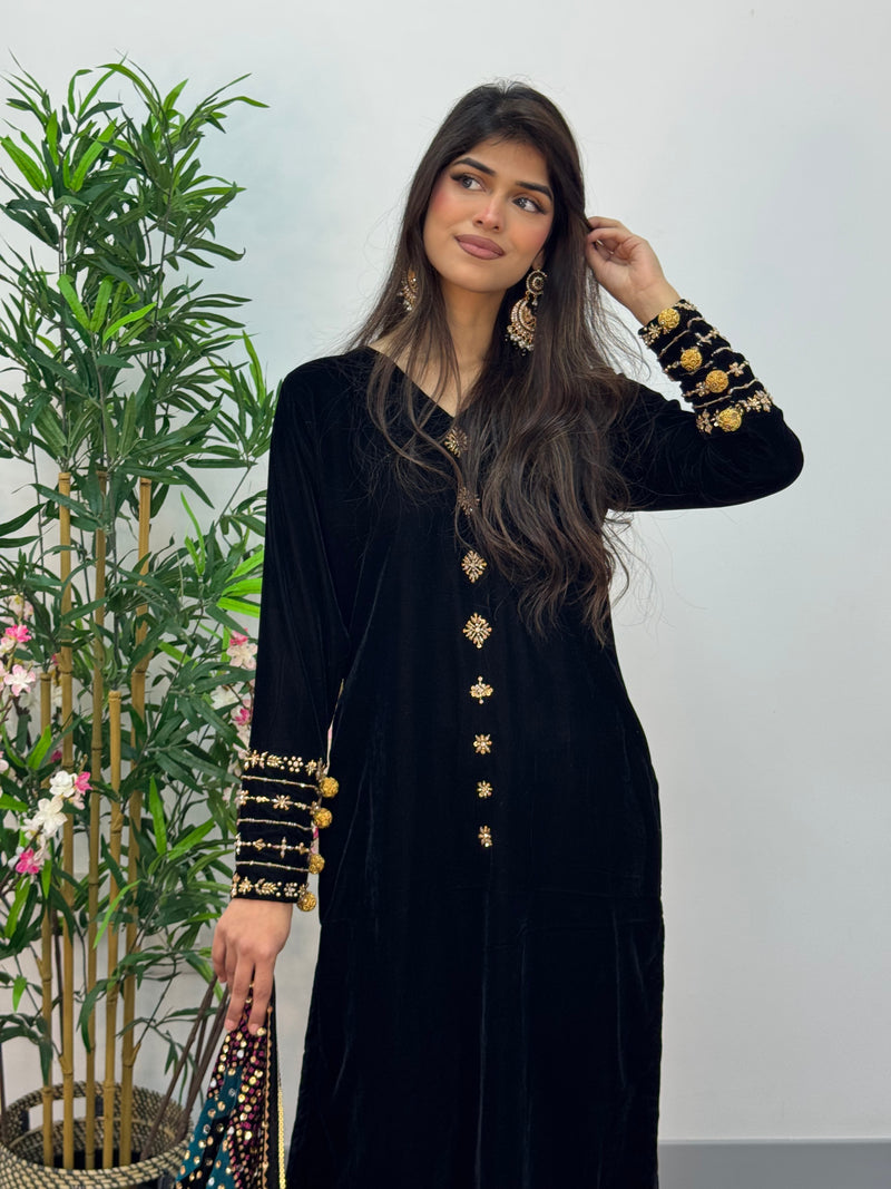 Komal - Velvet - Black