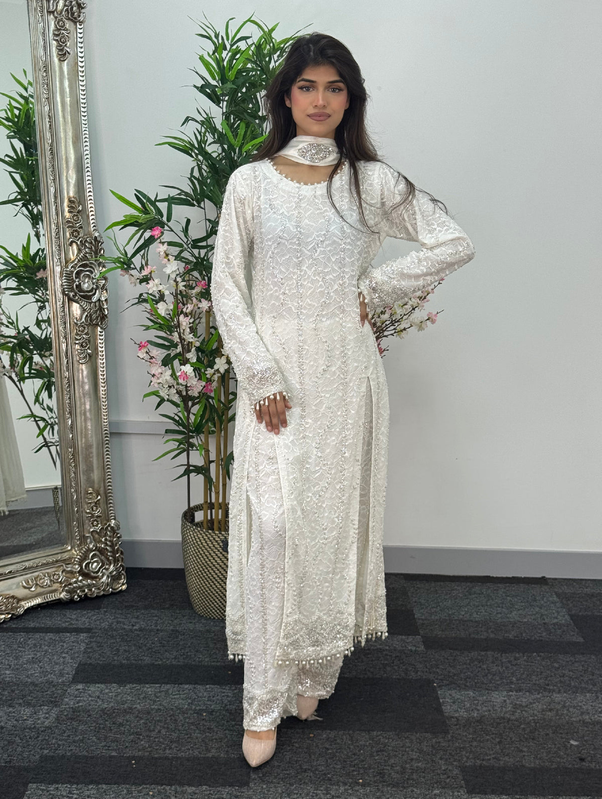 Heeray - White Chantilly l