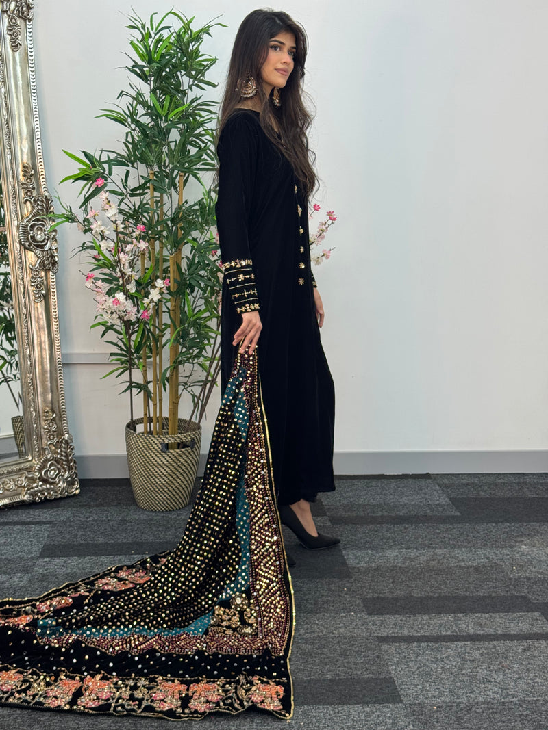 Komal - Velvet - Black