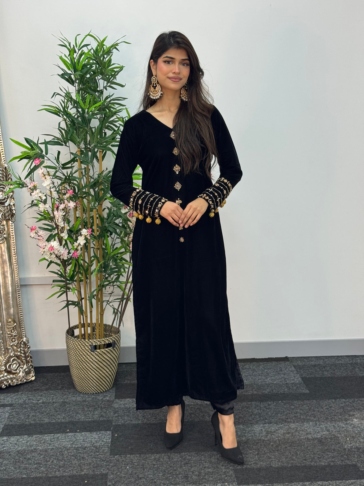 Komal - Velvet - Black