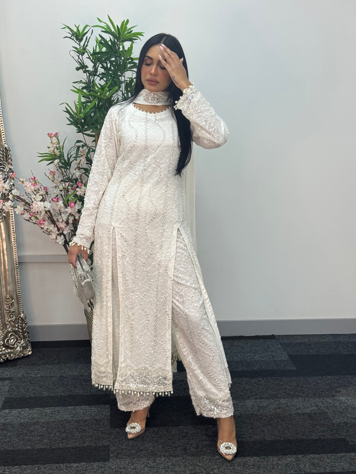 Heeray - White Chantilly - G