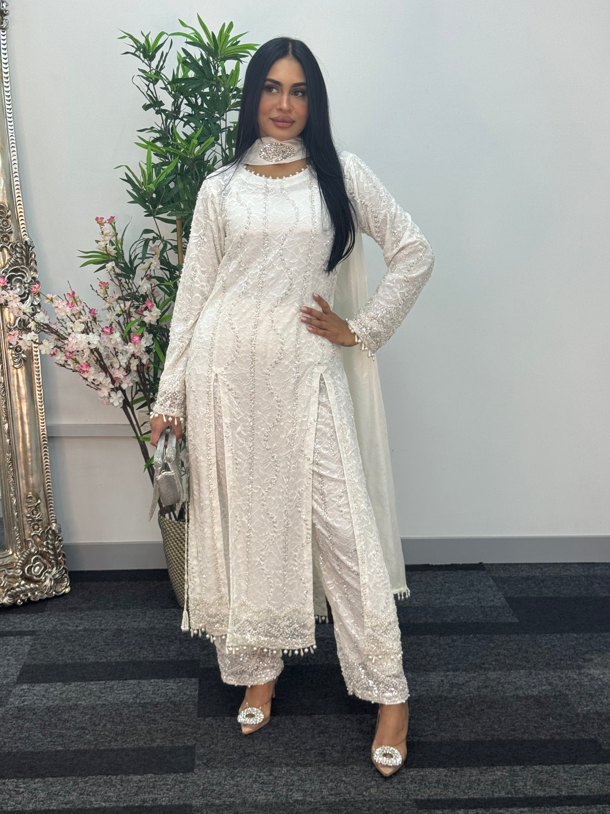 Heeray - White Chantilly - G