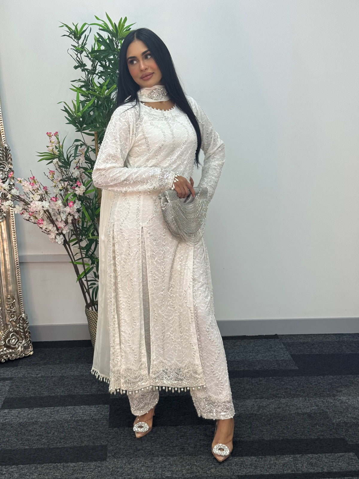 Heeray - White Chantilly - G