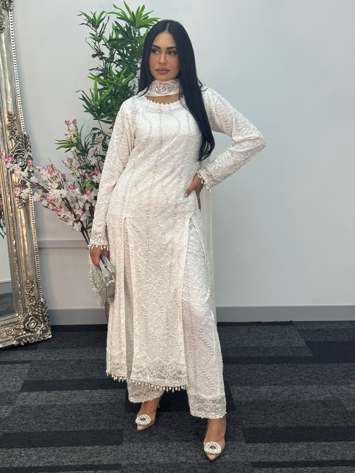 Heeray - White Chantilly - G