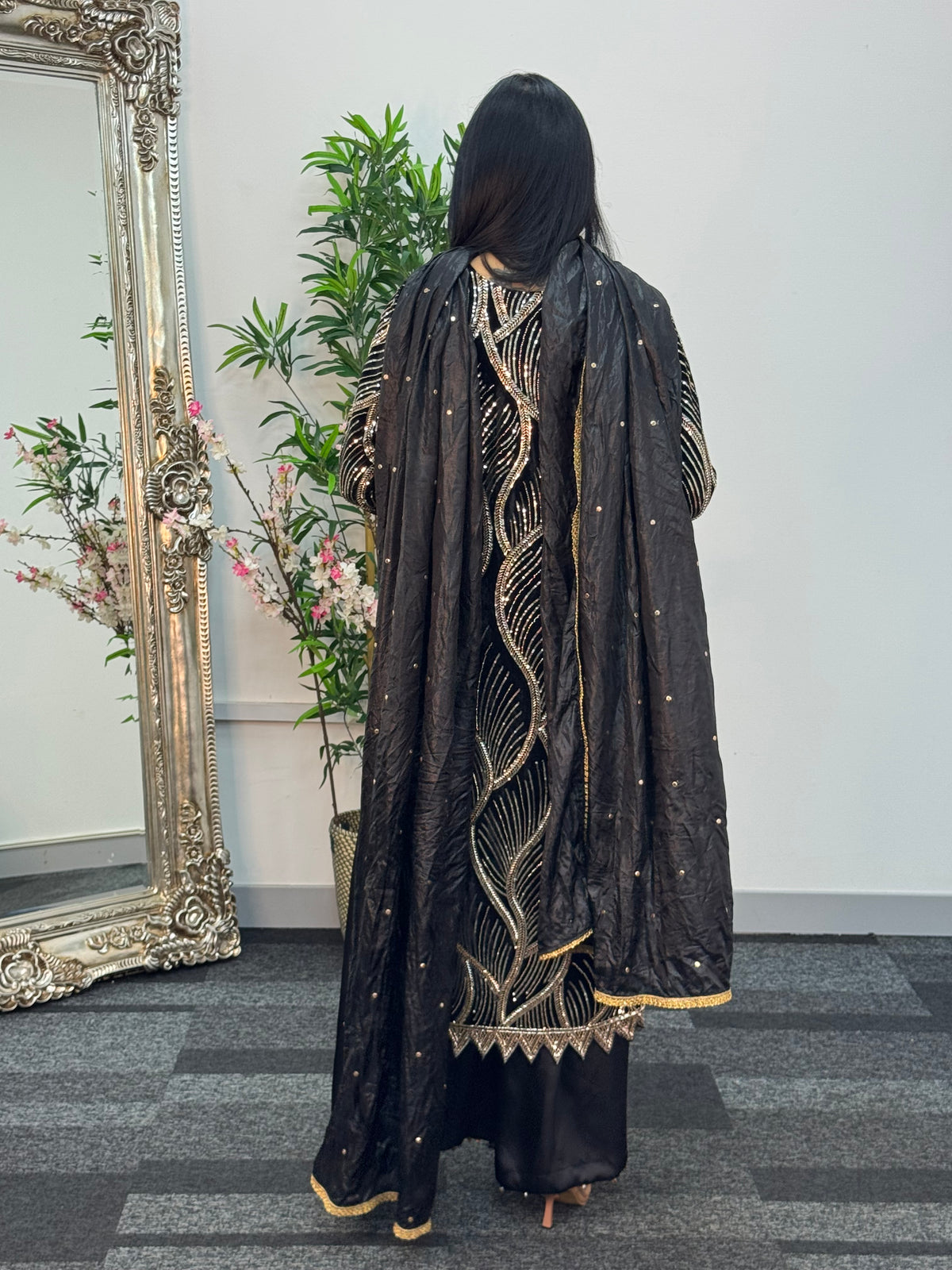 Pia - Cutdana Velvet- Black