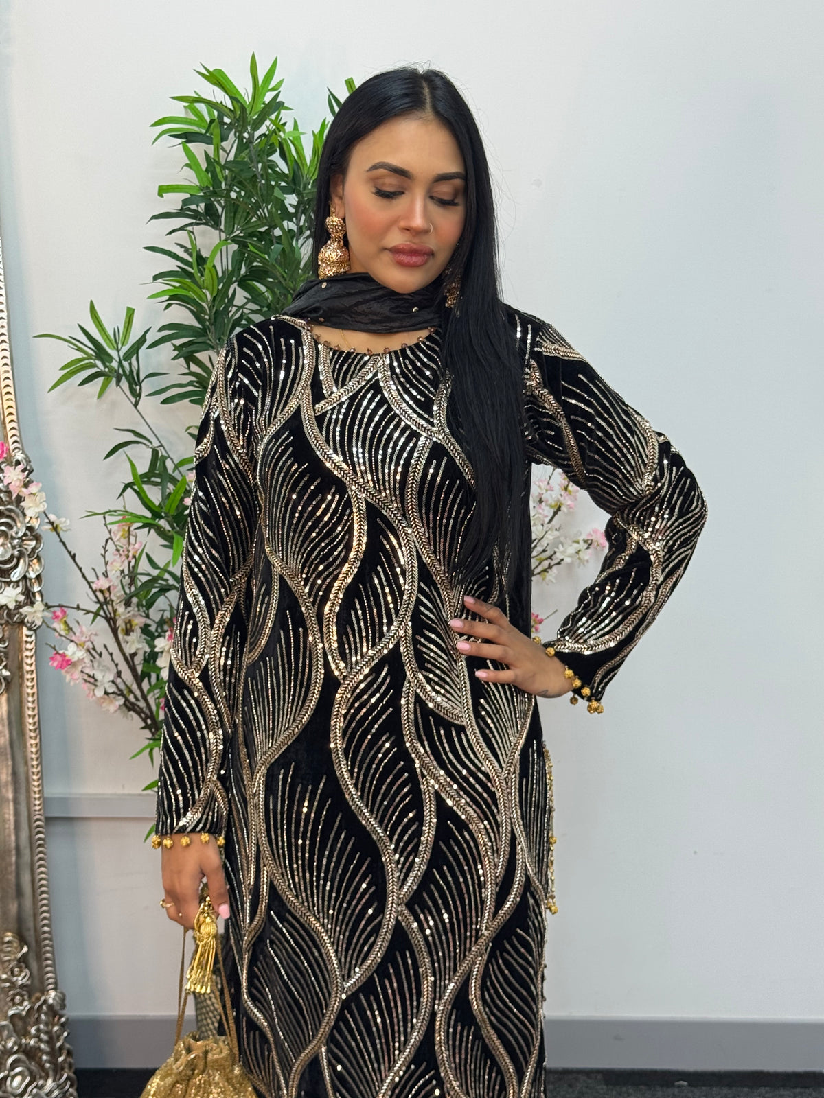 Pia - Cutdana Velvet- Black