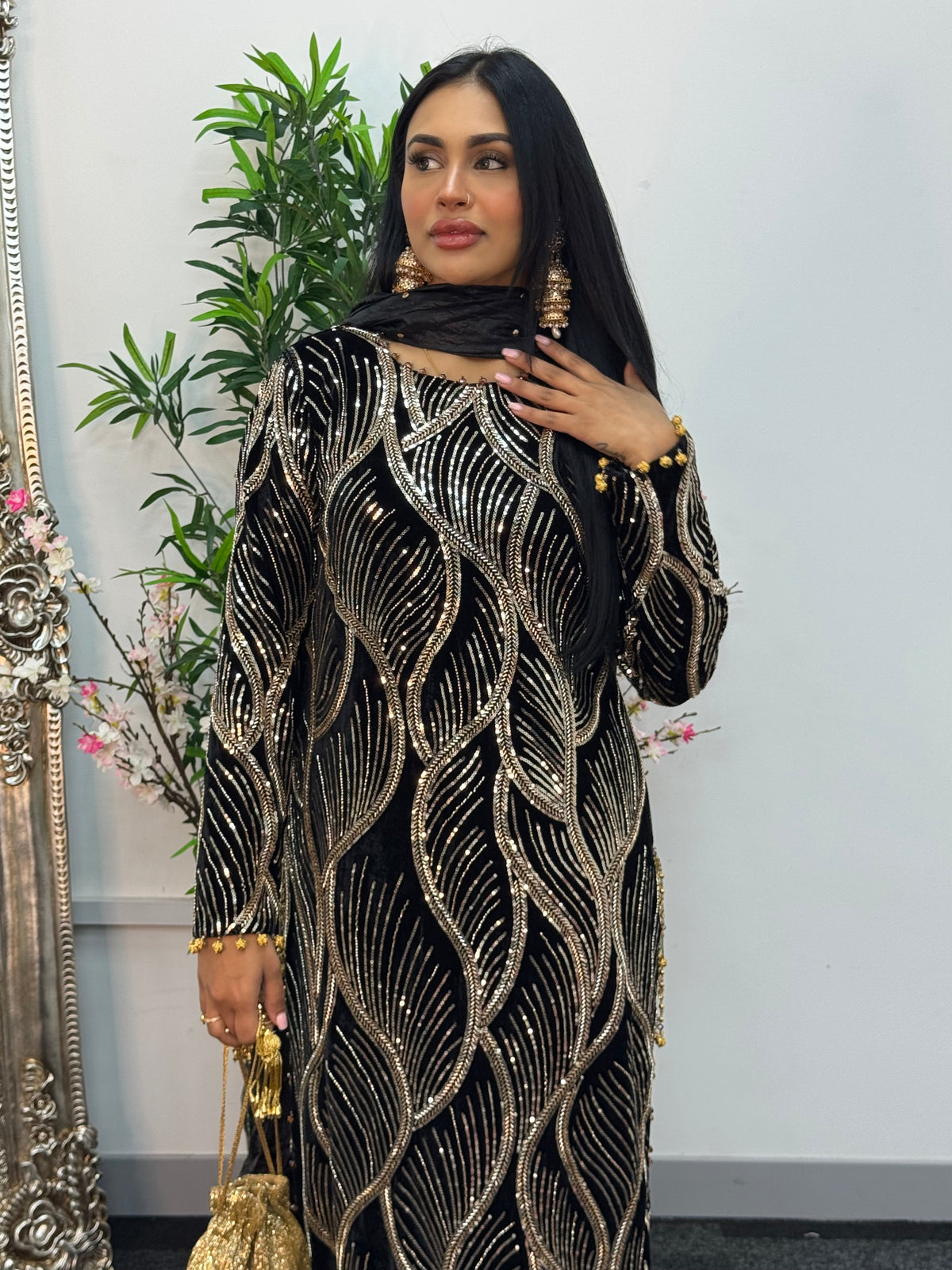 Pia - Cutdana Velvet- Black