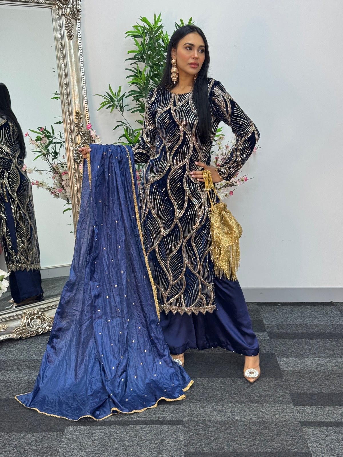 Pia - Cutdana Velvet- Navy