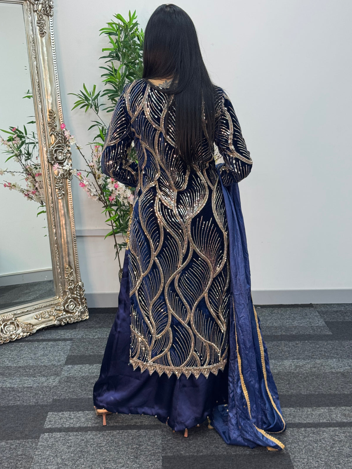 Pia - Cutdana Velvet- Navy