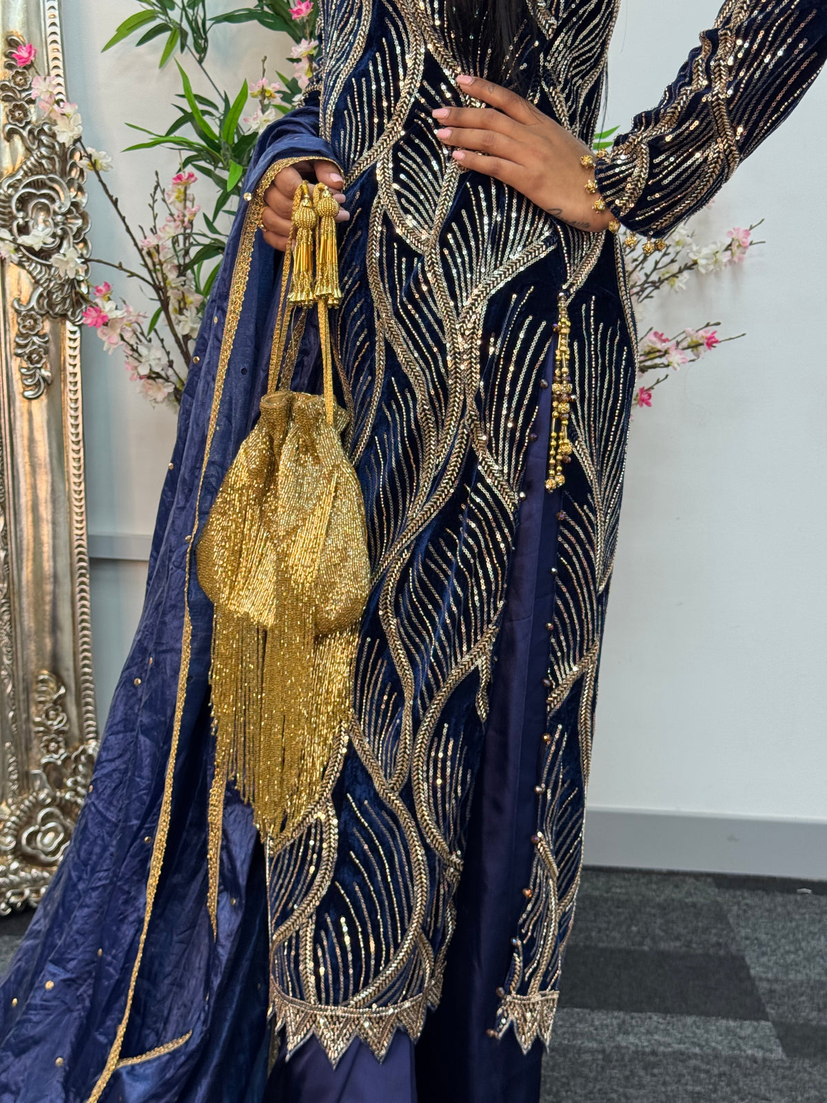 Pia - Cutdana Velvet- Navy