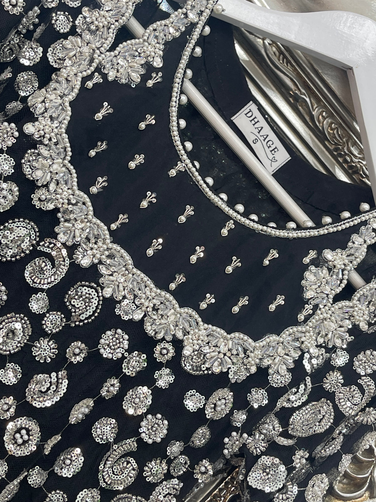 Baali - cutdana - Black Bali -