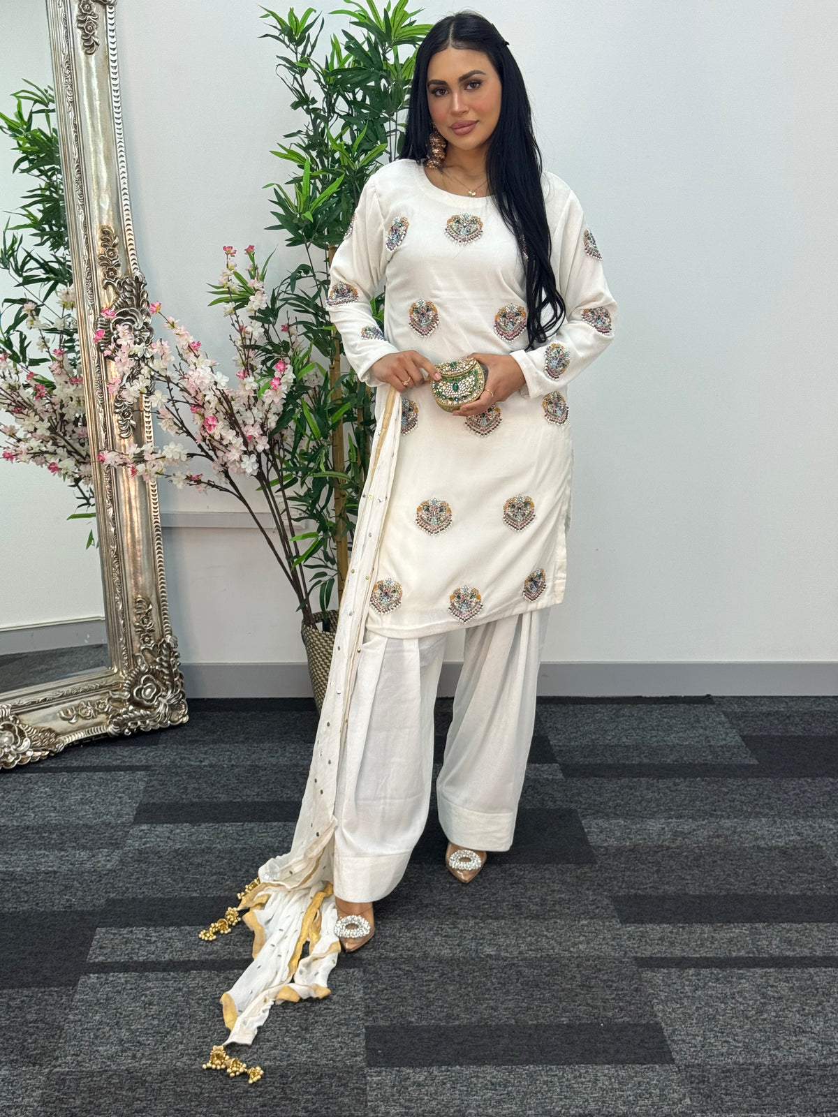 (Preorder Now) Meena Kaari - White