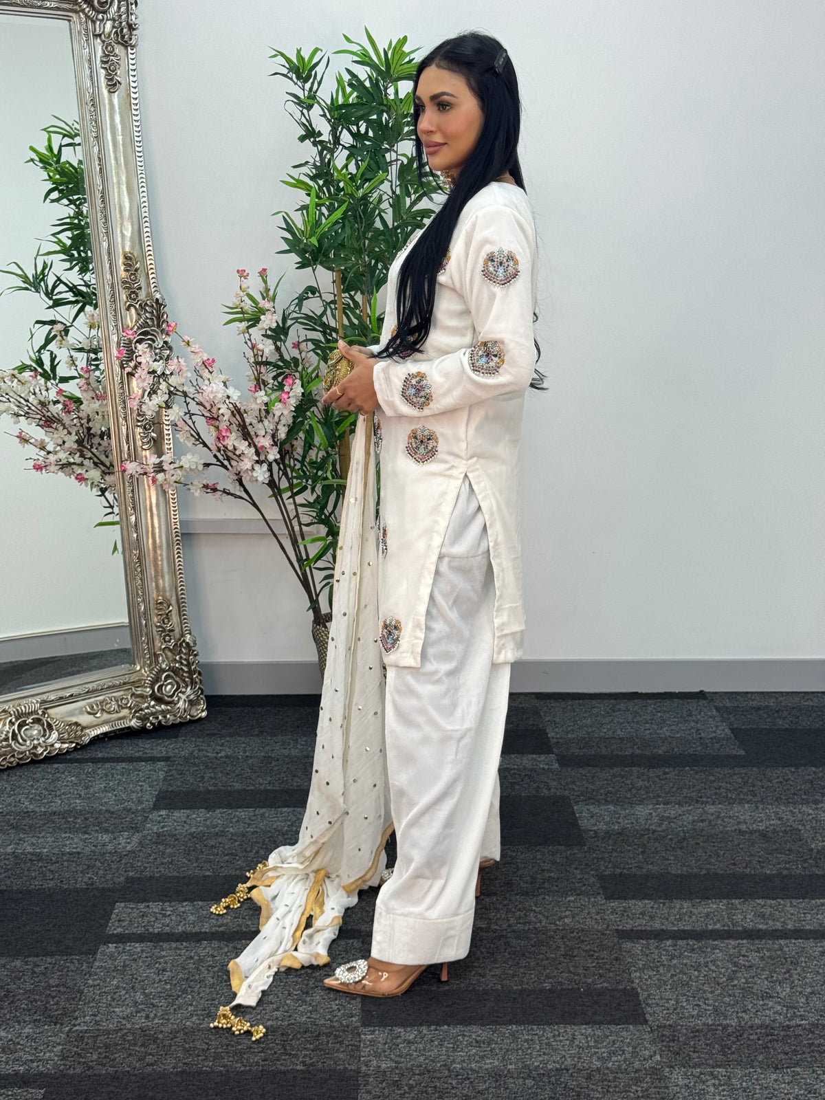 (Preorder Now) Meena Kaari - White