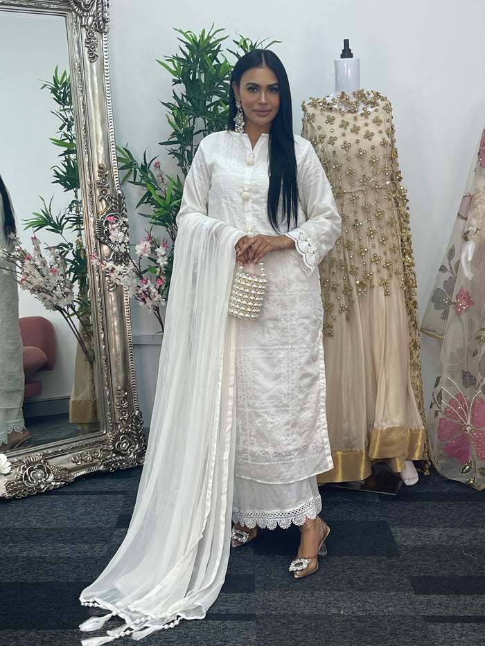 casual women's outfit Paper Lawn | Chikankaari - white