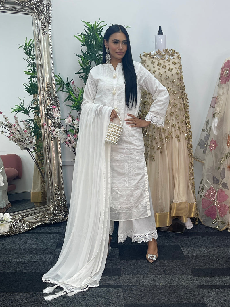 casual women's outfit Paper Lawn | Chikankaari - white