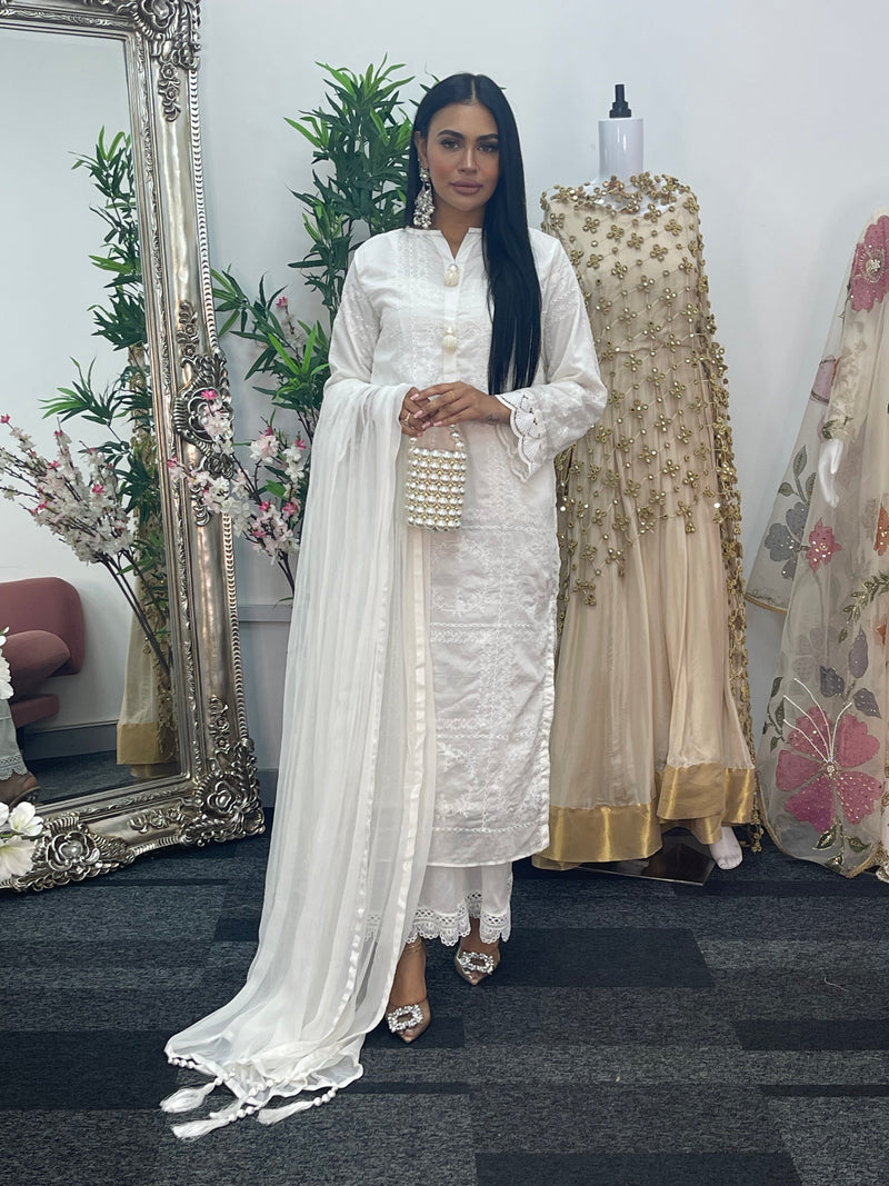 casual women's outfit Paper Lawn | Chikankaari - white