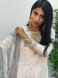 Laila- White - T