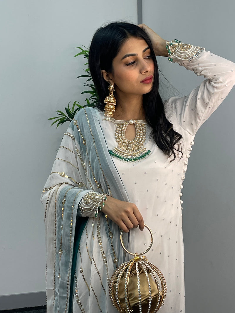 Laila- White - T