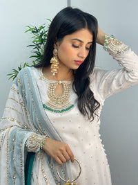 Laila- White - T