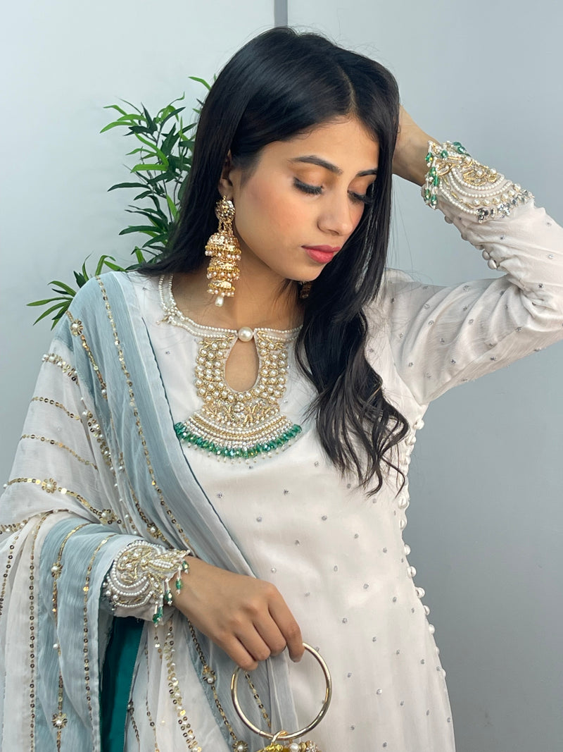Laila- White - T