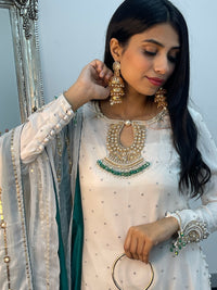 Laila- White - T
