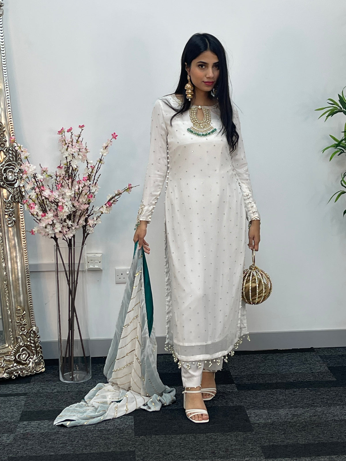 Laila- White - T
