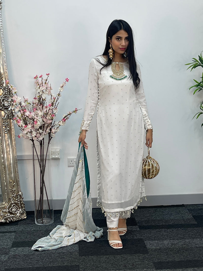 Laila- White - T