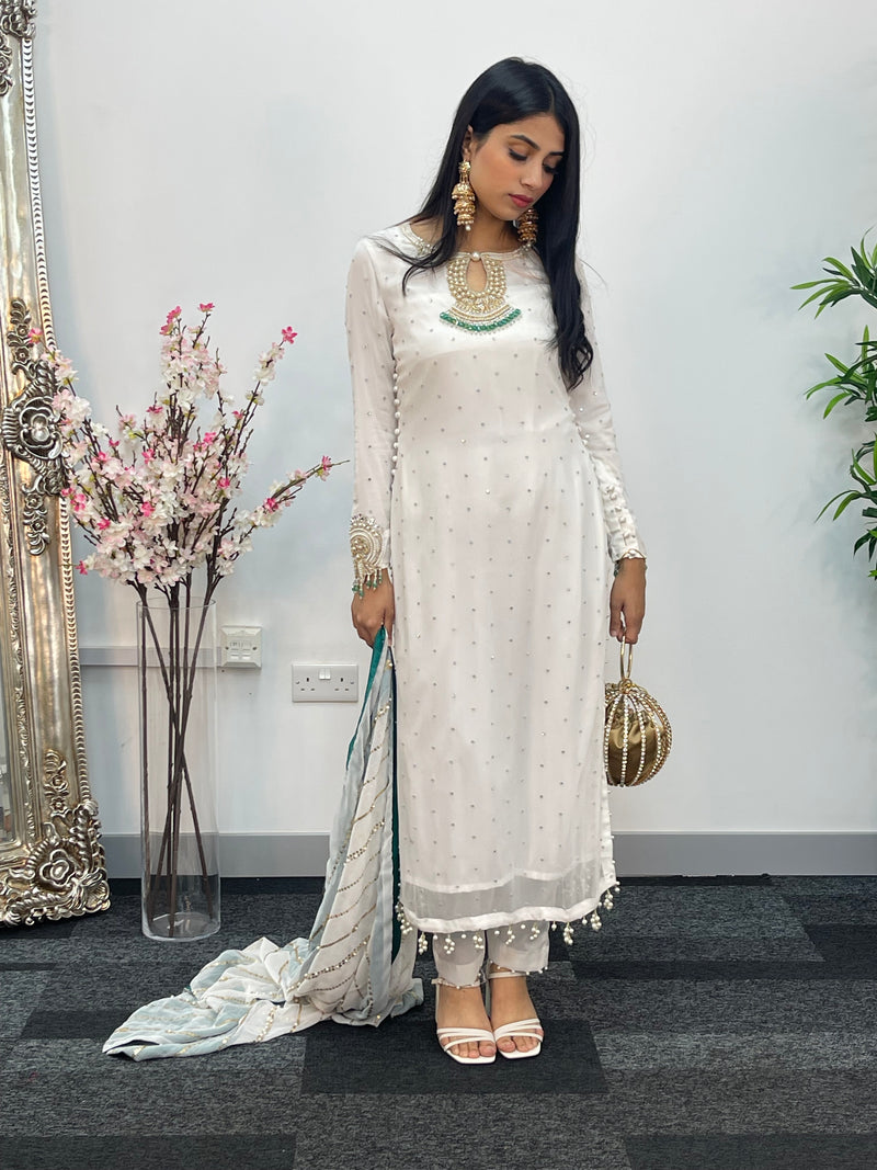 Laila- White - T
