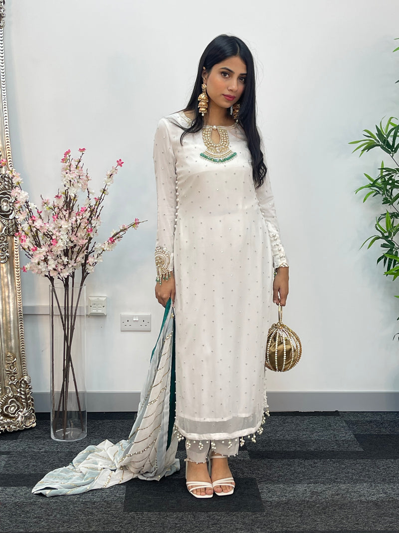 Laila- White - T