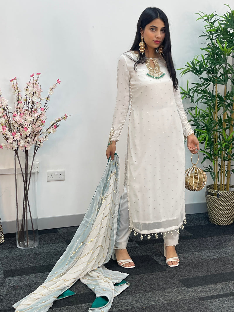 Laila- White - T