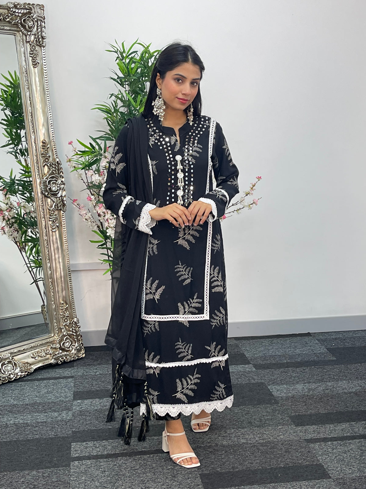 Nisha Black Linen - D