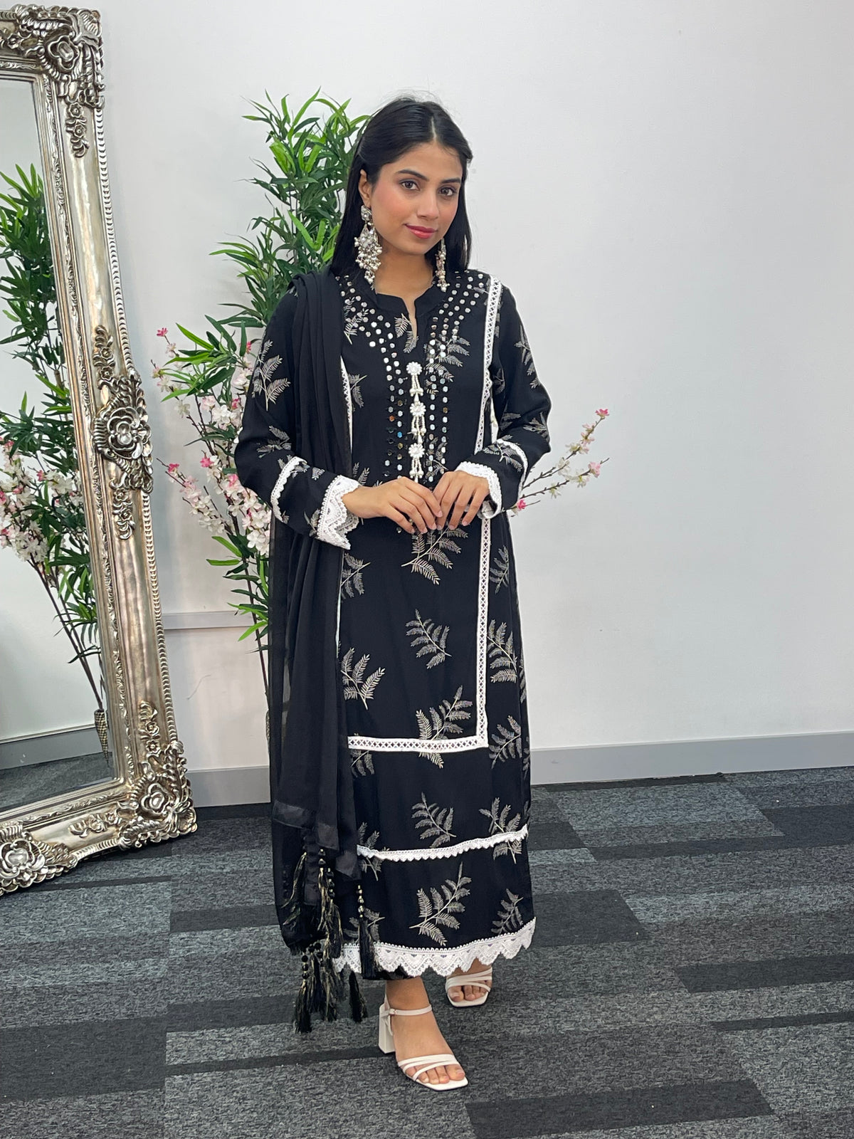 Nisha Black Linen - D